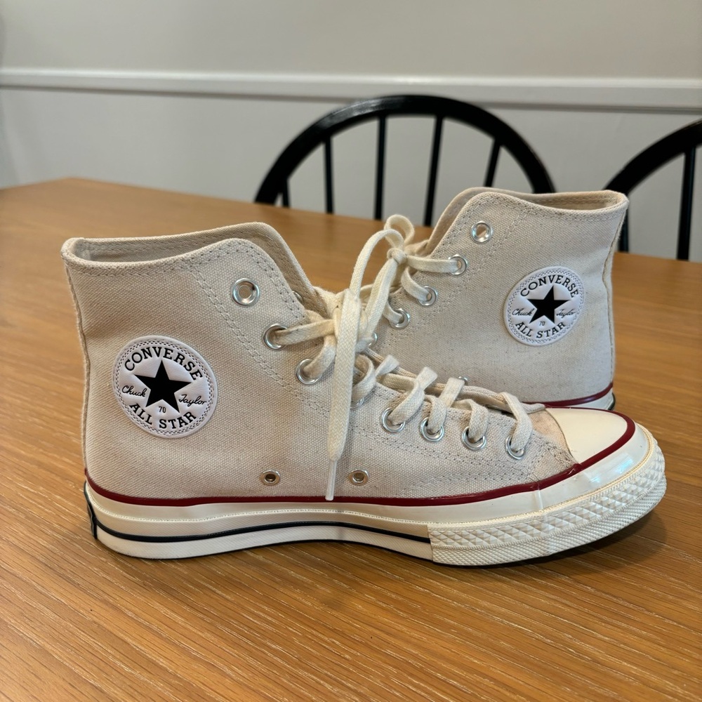 Converse High Tops size 8.5 Women🤩